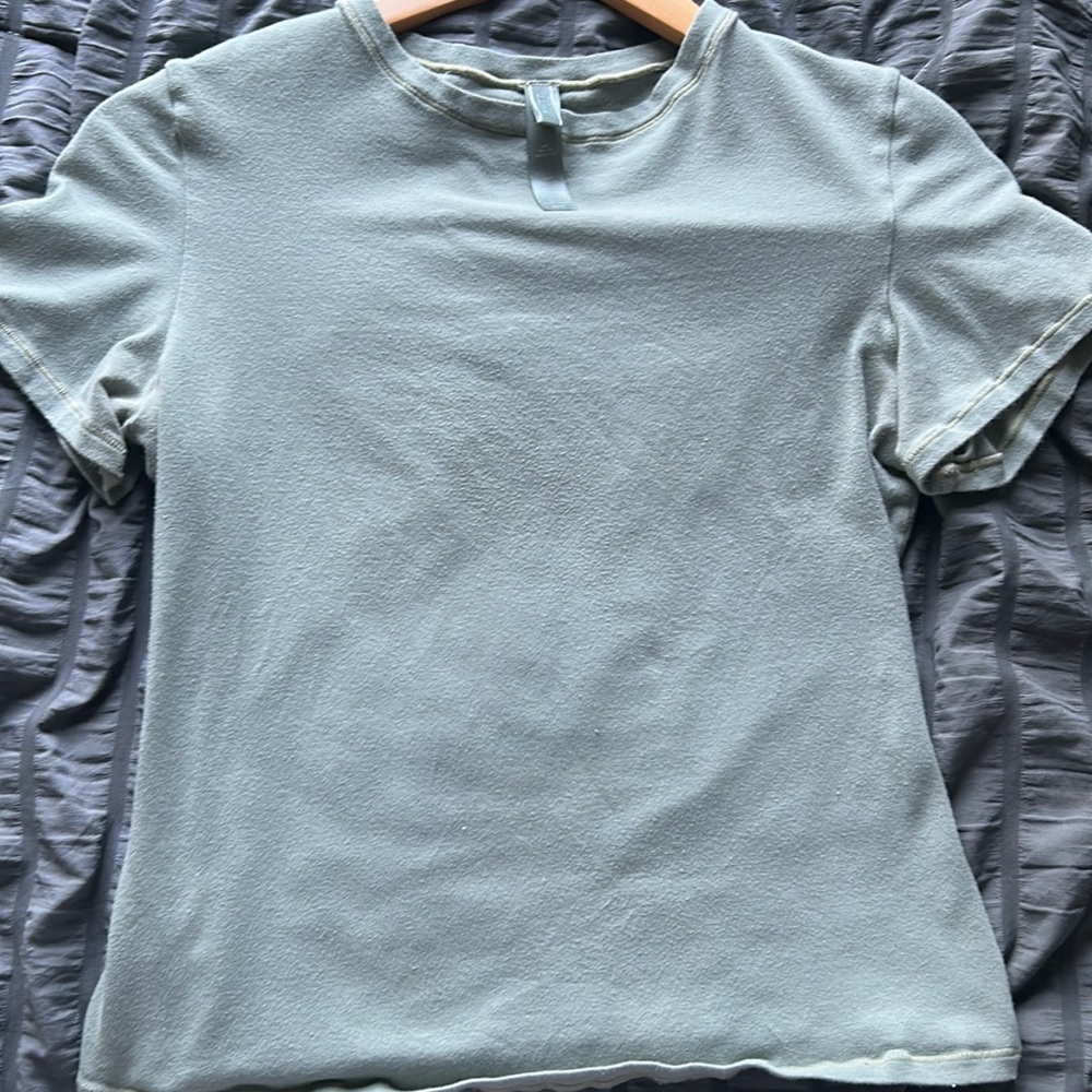 Skims mineral t shirt| Medium
